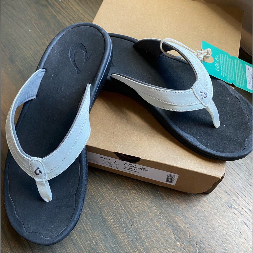 NWT Olukai Ohana sandals with white strap sz7 (eur 37)